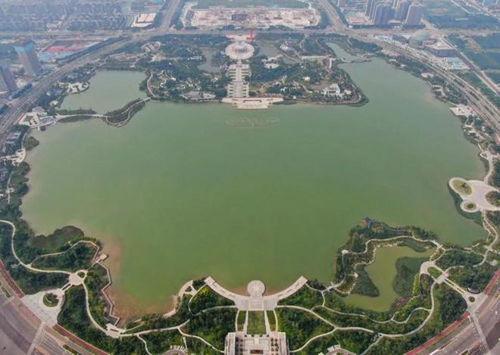 商丘日月湖吃瓜,夏日吃瓜，尽享清凉时光